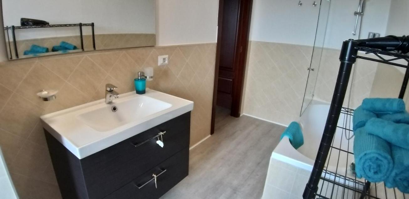 Appartamento Casa Rosy - Stanza privata con bagno esclusivo Porto Torres Esterno foto